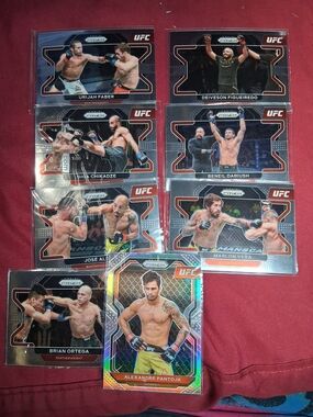 UFC Trading Card Set - Assorted Fighter Cards (Black/Red)